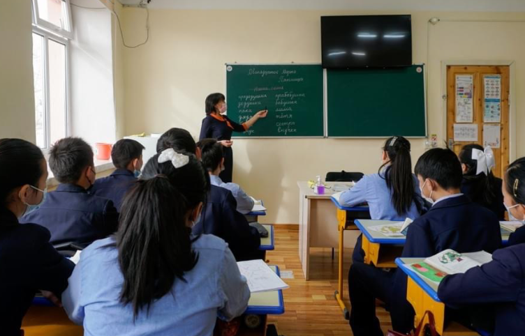 Нийслэлийн ЕБС-ийн англи хэлний багшийн дутагдлыг Филиппин багшаар нөхнө